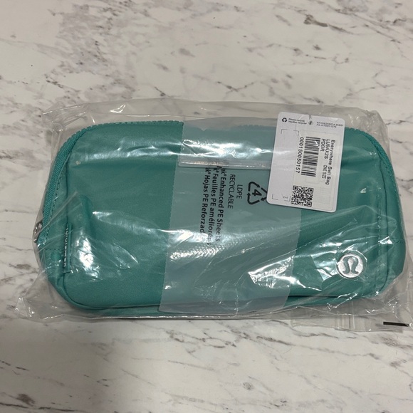 NWT Lululemon everywhere belt bag - Picture 2 of 4